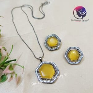 Fancy Chain Set With Stud Earrings