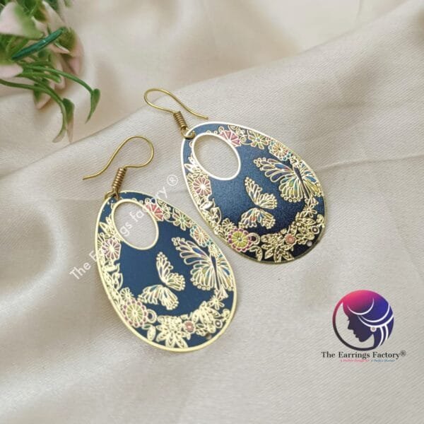 Western weightless Golden Hook Earrings - Image 2