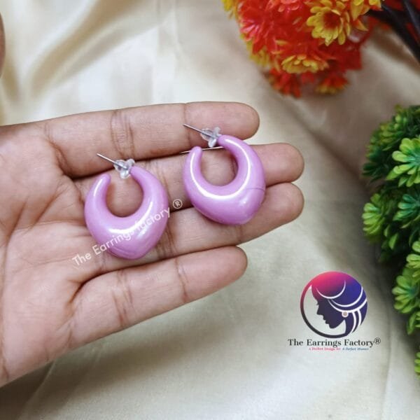 Western Stylish Resin Hoop Earrings - Image 3