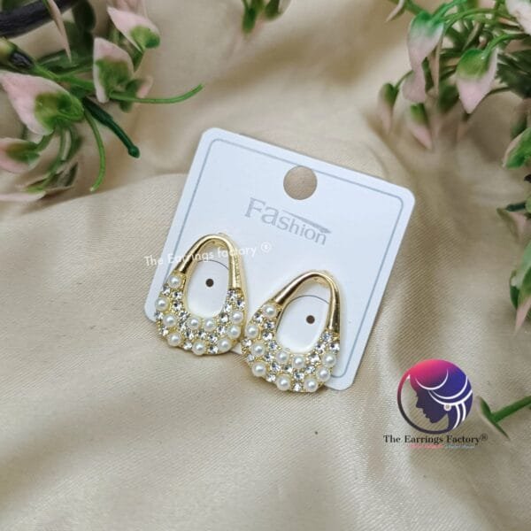 Trending Korean Stylish Golden Pearl Studs - Image 2