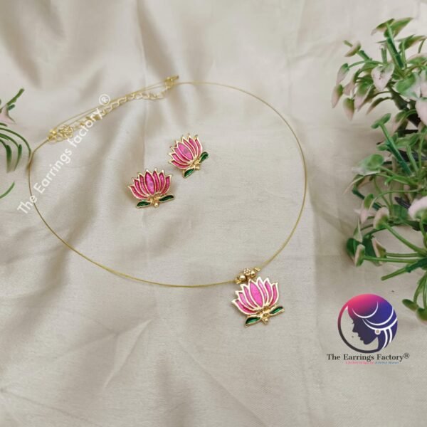 Trending Invisible Golden Lotus Necklace - Image 3